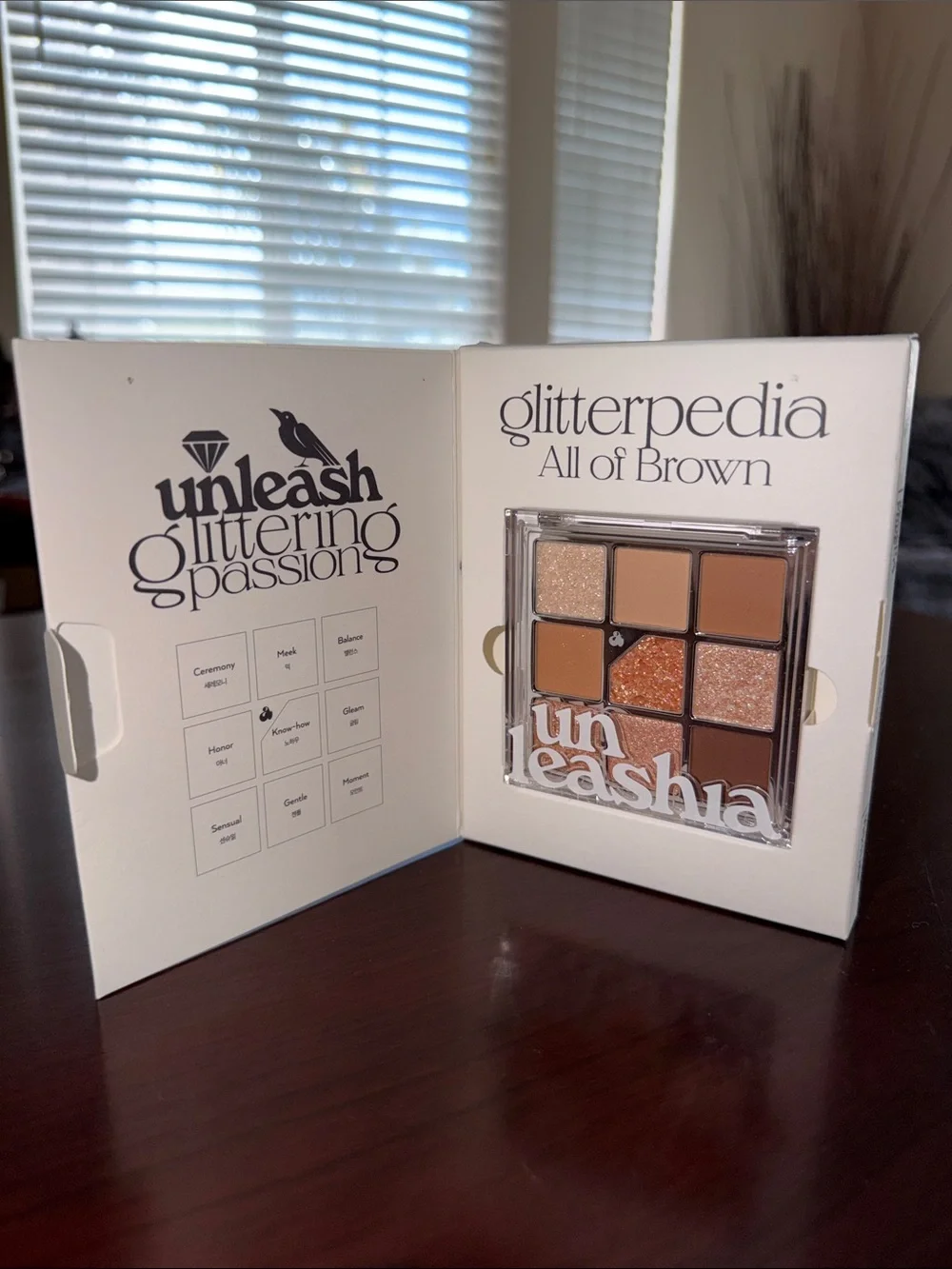 Unleashia Glitterpedia Eyeshadow Palette - No. 2 All of Brown